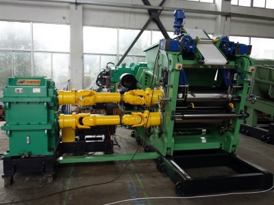桂林君威TF200三螺桿擠出機（雙螺桿供膠，擠出機擠出濾膠）