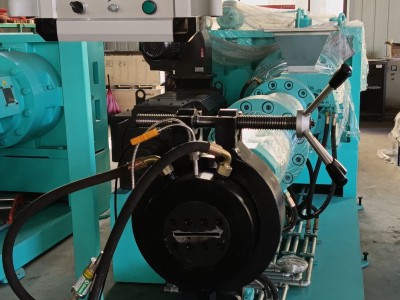 裕元橡塑機械 150擠出機-膠條機頭圖3